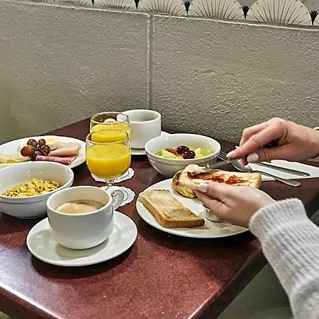فندق بوغرينال برج إيفل باريس